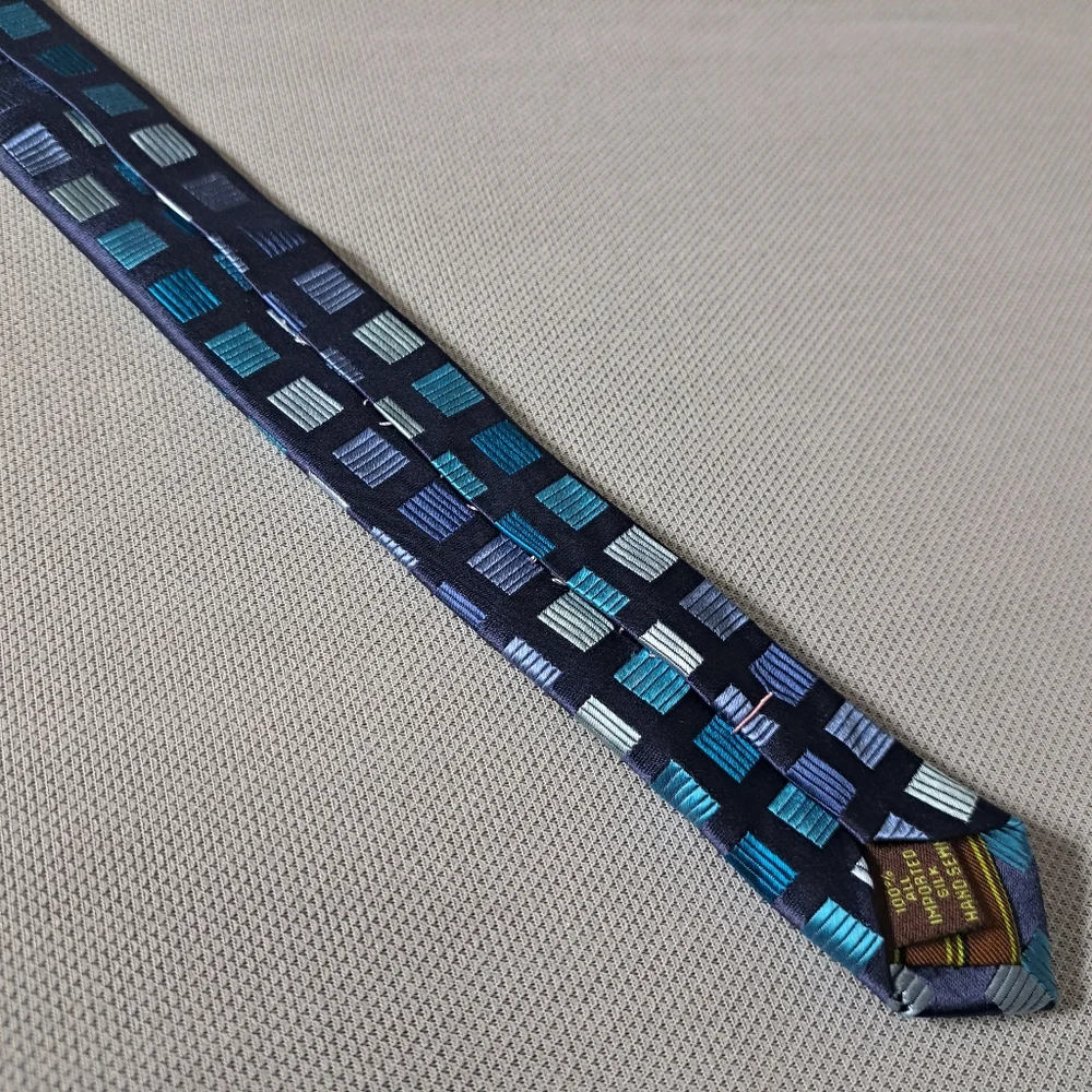 BCBG ATTITUDE Men's Tie Blue Three Tone 100% Silk‎